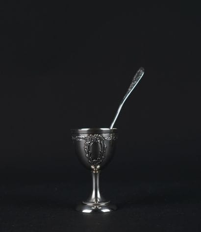 Coquetier et sa cuillère en argent 950°/00...
