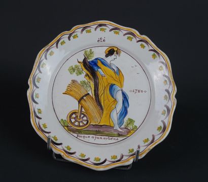 NEVERS
Suite de quatre assiettes en faïence...