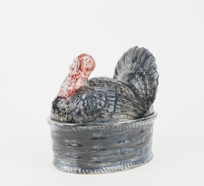Réunion de terrines en porcelaine et céramique,...