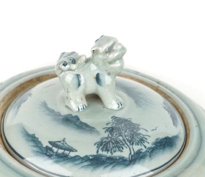 CHINE
Importante théière en terre cuite à...