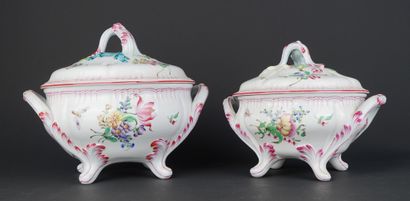 LUNEVILLE
Suite de deux légumiers en faïence...