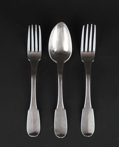 Suite d'une cuillère et deux fourchettes...
