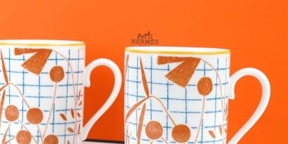 HERMES
Paire de tasses mugs en porcelaine,...