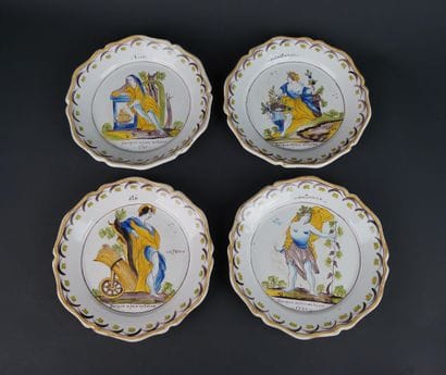 NEVERS
Suite de quatre assiettes en faïence...