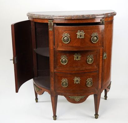 Commode demi-lune en bois de placage ouvrant...