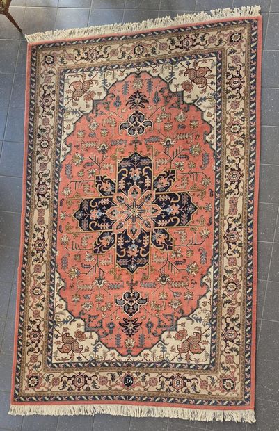 PERSE
ARBEDIL
Tapis en laine, décor central...
