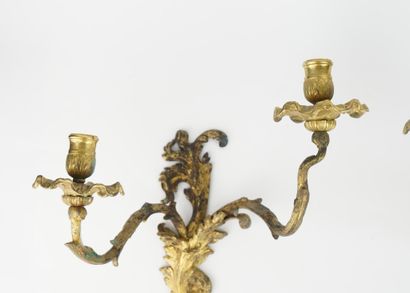 Belle paire d'appliques en bronze ciselé...