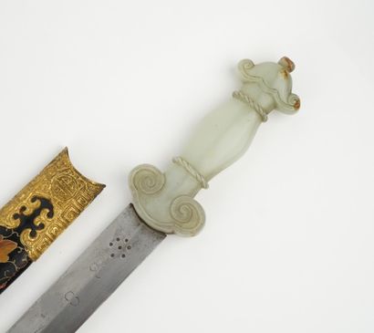 Rare épée droite d’apparat dite Jian (劍)....