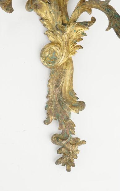 Belle paire d'appliques en bronze ciselé...