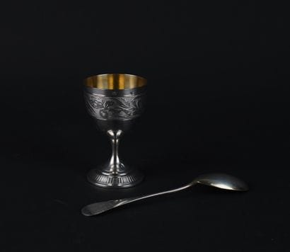 Coquetier et sa cuillère en argent 950°/00...