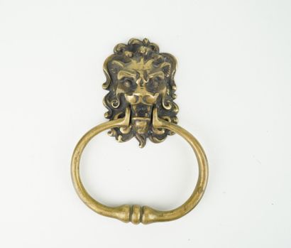 Heurtoir de porte en bronze à décor de mufle...