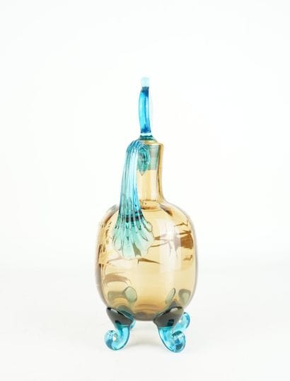 Carafe en verre bleu et jaune, dans le goût...