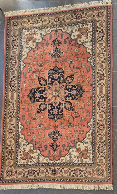 PERSE
ARBEDIL
Tapis en laine, décor central...
