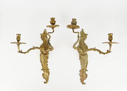 Paire d'appliques en bronze ciselé et vernis...
