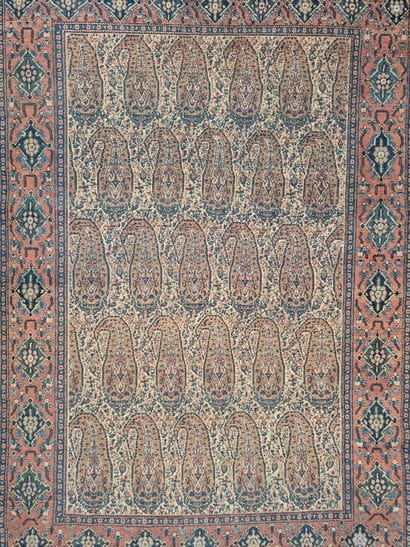 PERSE
SENNEH
Tapis en laine à décor de Boteh...