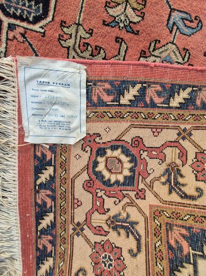 PERSE
ARBEDIL
Tapis en laine, décor central...