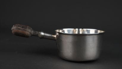 Casserole en argent 950°/00, manque en bois...