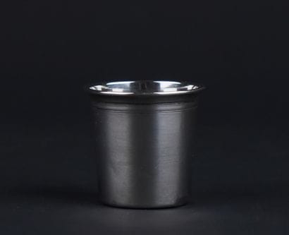 Gobelet à liqueur en argent 950°/00
Décor...