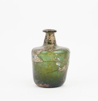 Bouteille 
Verre 
Iran, période médiévale...