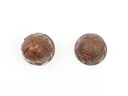 Porte chapelet en noix de corozo sculptée
Décor...