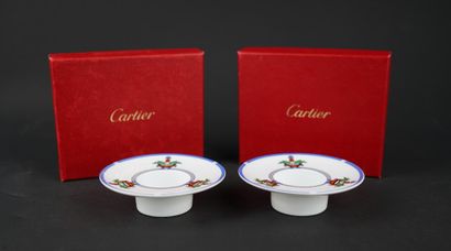 CARTIER
Paire de bougeoirs en porcelaine,...