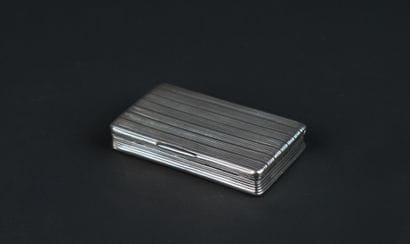 Boîte rectangulaire en argent 800°/00 à décor...