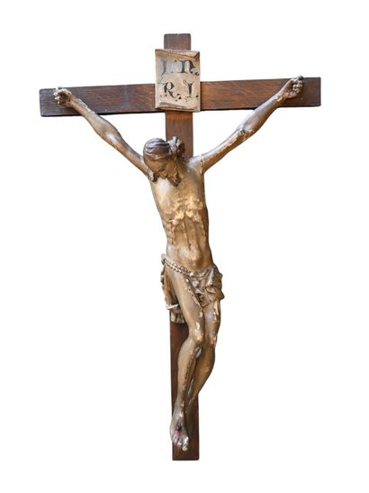 Crucifix en bois sculpté et polychromé, XVIIIe...