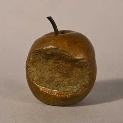 Halinka Jakubowska – Sculpture « Pomme mordue...