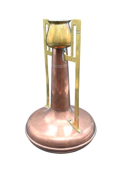 Vase Art Nouveau en cuivre et laiton, attribué...