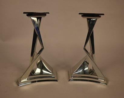 Paire de bougeoirs en metal argenté 'Castor...
