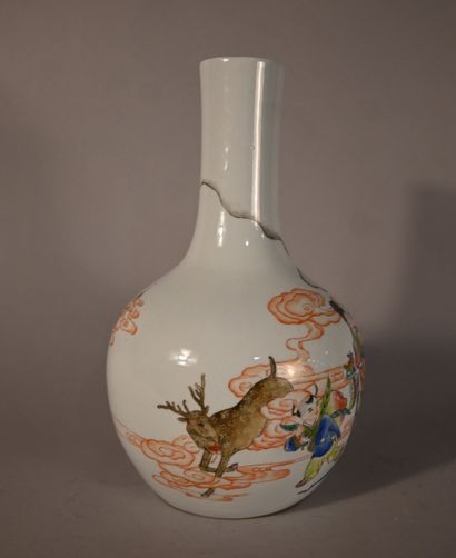 Vase en porcelaine famille rose, Chine, XXᵉ...
