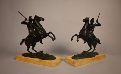 Paire de cavaliers antiques dits « Grand...