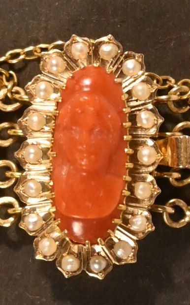 Red coral cameo bracelet, 18-carat gold,...