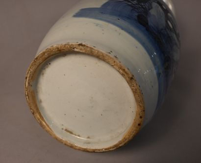Vase chinois en porcelaine bleu et blanc,...