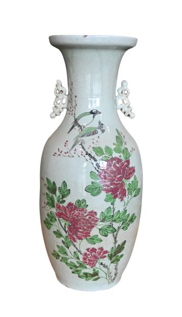 Grand vase en porcelaine de Chine à décor...