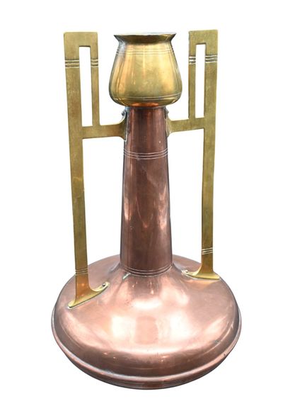 Vase Art Nouveau en cuivre et laiton, attribué...