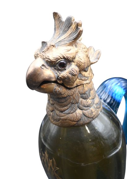 Parrot-shaped zoomorphic decanter - blown...
