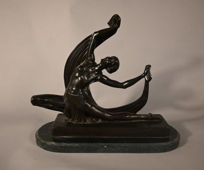 Danseuse Art Déco en bronze signée J. De...