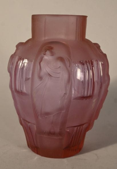 René Lalique – Vase « Ondine » en verre rose
Vase...