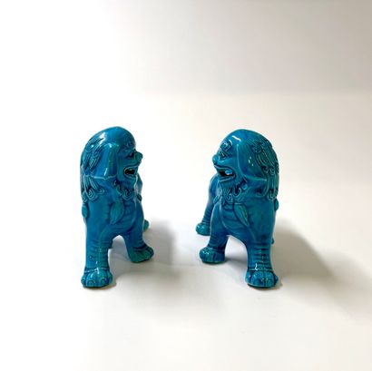 Paire de lions gardiens chinois en céramique...