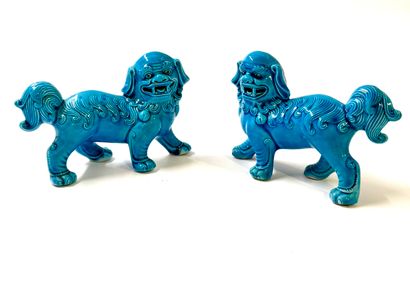 Paire de lions gardiens chinois en céramique...