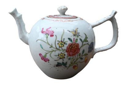 Théière en porcelaine de Chine famille rose,...
