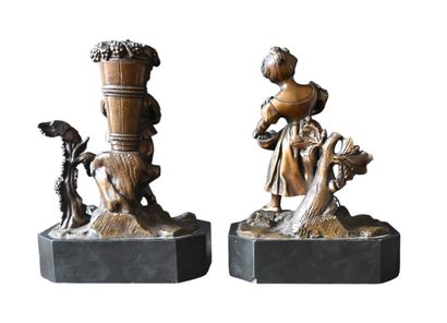 Paire de statuettes en bronze, garçon et...