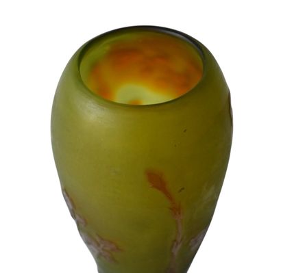 Émile Gallé – Vase en verre camée, période...