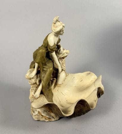 Royal Dux – Sculpture en porcelaine Art Nouveau,...