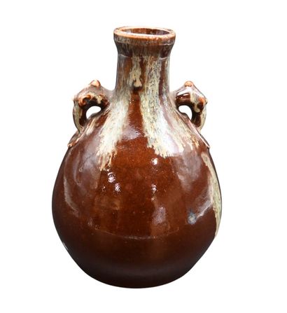 Vase chinois en grès émaillé brun, dynastie...