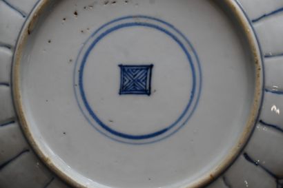 Paire de plats en porcelaine bleue et blanche,...