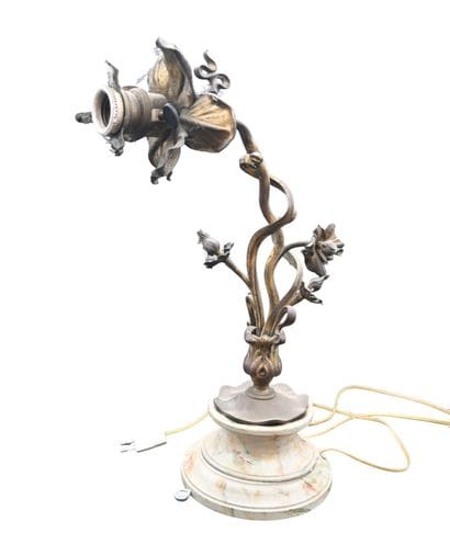 Lampe de table de style Art Nouveau, métal...