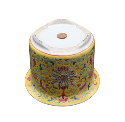 Cache-pot en porcelaine chinoise famille...