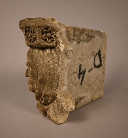 Fragment de cheminée néo-Renaissance en grès,...